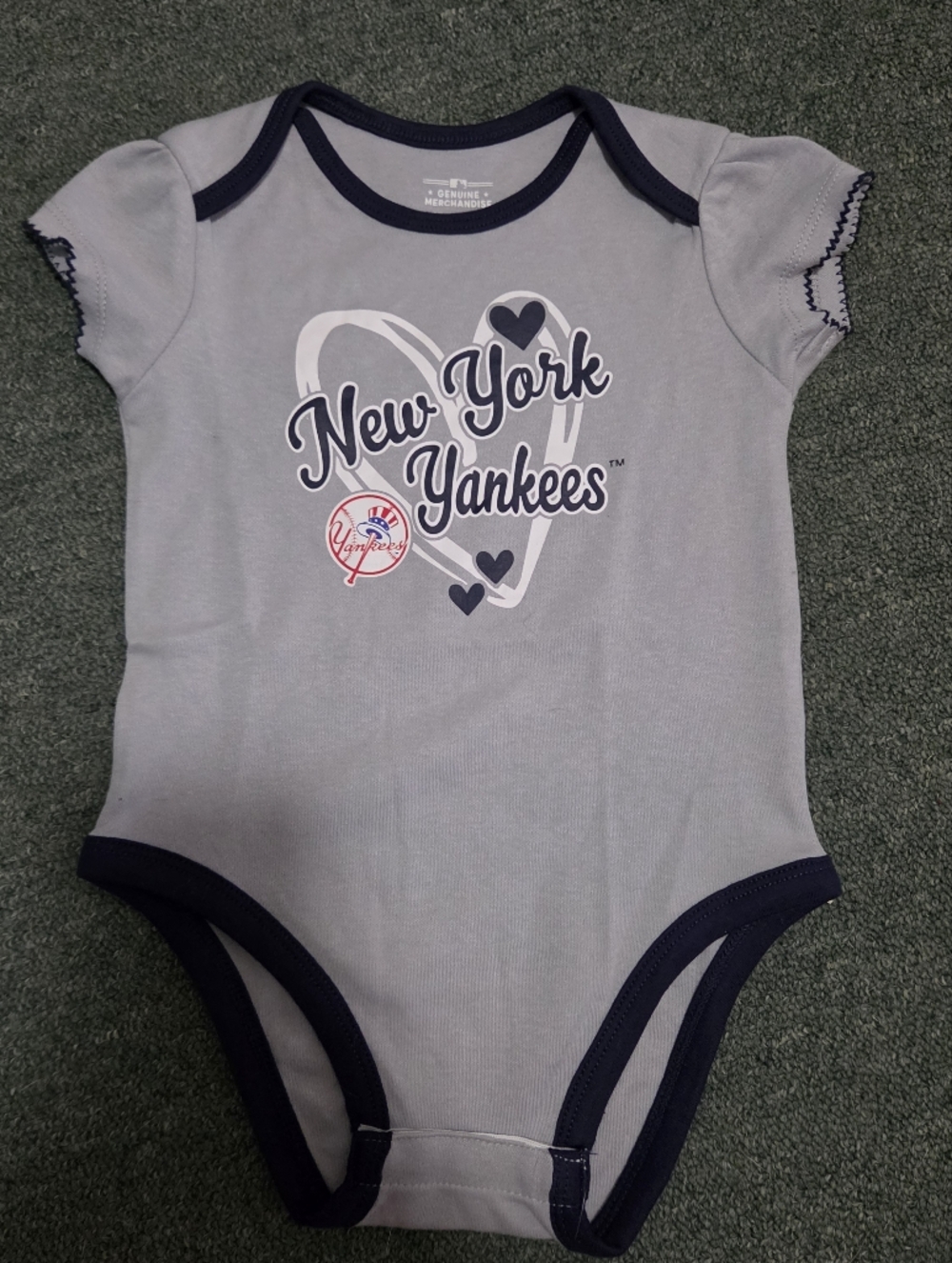 MLB Genuine Merchandise New York Yankees Gray Baby Bodysuit, size 18M, NWOT